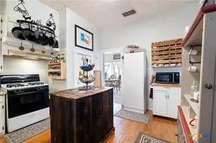 406 E Gonzales St, Yoakum, TX 77995 - Photo 12