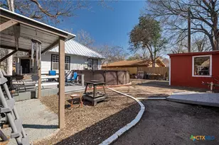 406 E Gonzales St, Yoakum, TX 77995 - Photo 28