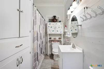 406 E Gonzales Street, Yoakum, TX 77995 - Photo 20