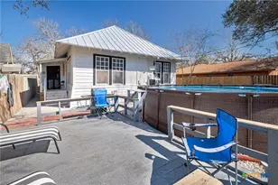 406 E Gonzales St, Yoakum, TX 77995 - Photo 32