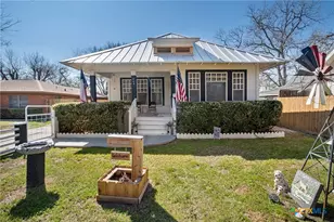 406 E Gonzales St, Yoakum, TX 77995 - Photo 1