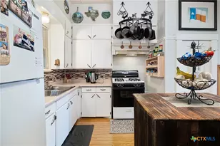 406 E Gonzales St, Yoakum, TX 77995 - Photo 12