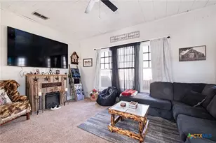 406 E Gonzales St, Yoakum, TX 77995 - Photo 6