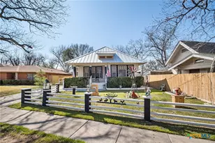 406 E Gonzales St, Yoakum, TX 77995 - Photo 2