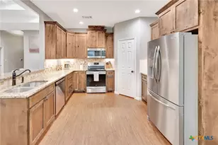 102 Tiki Ct, Victoria, TX 77904 - Photo 10