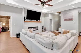 102 Tiki Ct, Victoria, TX 77904 - Photo 6