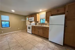 818 W Hopkins St, San Marcos, TX 78666 - Photo 2