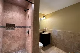 818 W Hopkins St, San Marcos, TX 78666 - Photo 6