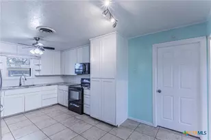 2502 Powell Dr, Gatesville, TX 76528 - Photo 6