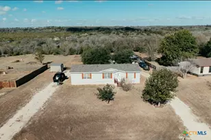 153 Davie Ln, Marion, TX 78124 - Photo 2