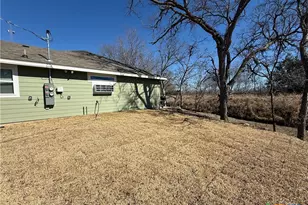 1704 E 3rd St, Lampasas, TX 76550 - Photo 4