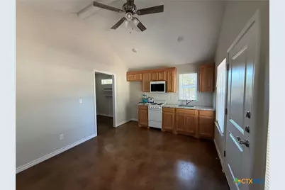 1704 E 3rd St, Lampasas, TX 76550 - Photo 6