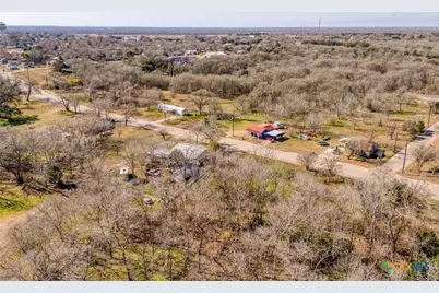 1018 N Hackberry Avenue, Luling, TX 78648 - Photo 4