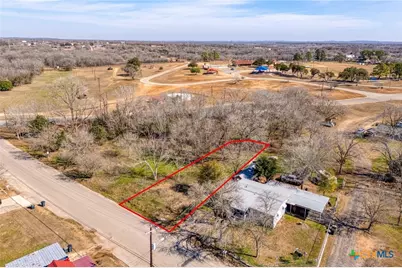 1018 N Hackberry Avenue, Luling, TX 78648 - Photo 1