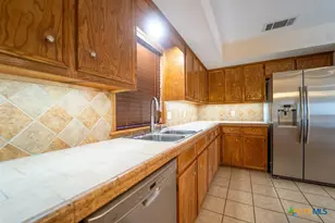 913 Taos Dr, Victoria, TX 77904 - Photo 4