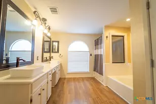 913 Taos Dr, Victoria, TX 77904 - Photo 14