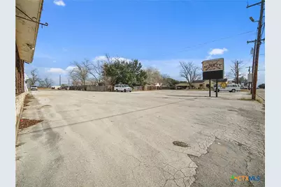 317 N Avenue E, Shiner, TX 77984 - Photo 18