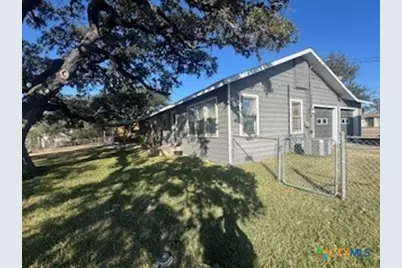 1011 E Main Street, Cuero, TX 77954 - Photo 32