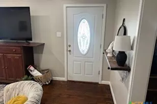 1011 E Main St, Cuero, TX 77954 - Photo 2