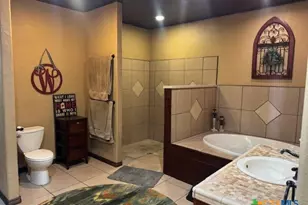 1011 E Main St, Cuero, TX 77954 - Photo 20