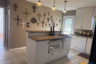 1011 E Main St, Cuero, TX 77954 - Photo 12