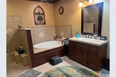 1011 E Main Street, Cuero, TX 77954 - Photo 22