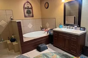 1011 E Main St, Cuero, TX 77954 - Photo 22