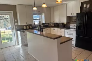 1011 E Main St, Cuero, TX 77954 - Photo 14