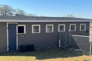 1011 E Main St, Cuero, TX 77954 - Photo 34