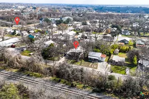 386 E Nacogdoches St, New Braunfels, TX 78130 - Photo 10