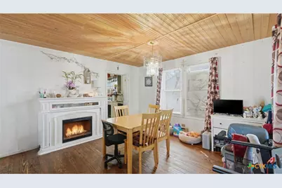 386 E Nacogdoches Street, New Braunfels, TX 78130 - Photo 4