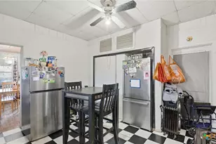 386 E Nacogdoches St, New Braunfels, TX 78130 - Photo 6