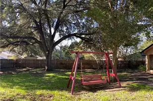 1250 E Common St, New Braunfels, TX 78130 - Photo 22