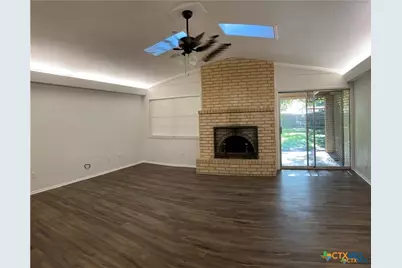 1250 E Common Street, New Braunfels, TX 78130 - Photo 4