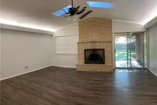 1250 E Common St, New Braunfels, TX 78130 - Photo 4