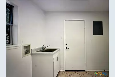 1250 E Common Street, New Braunfels, TX 78130 - Photo 10