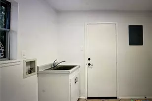 1250 E Common St, New Braunfels, TX 78130 - Photo 10