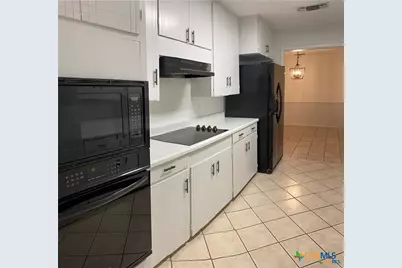 1250 E Common Street, New Braunfels, TX 78130 - Photo 6