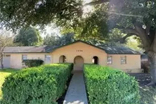 1250 E Common St, New Braunfels, TX 78130 - Photo 1