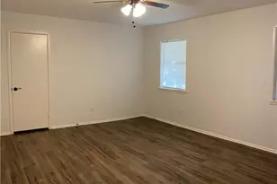 1250 E Common St, New Braunfels, TX 78130 - Photo 16