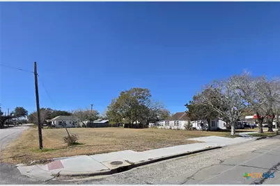 612 S Mechanic Street, El Campo, TX 77437 - Photo 2