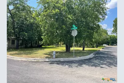 557 Silva Street, Seguin, TX 78155 - Photo 4