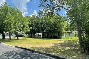 557 Silva St, Seguin, TX 78155 - Photo 2