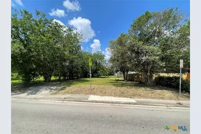 1006 N Guadalupe Street, Seguin, TX 78155 - Photo 1