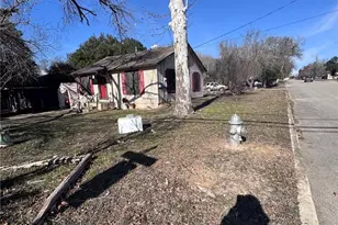 795 E Mather St, New Braunfels, TX 78130 - Photo 1