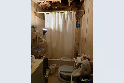 2518 Thompson Street, Victoria, TX 77901 - Photo 6