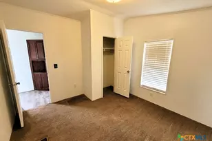 2072 County Rd 421, Stockdale, TX 78160 - Photo 12