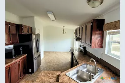 2072 County Road 421, Stockdale, TX 78160 - Photo 16