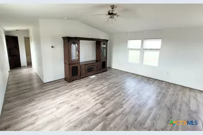 2072 County Road 421, Stockdale, TX 78160 - Photo 10