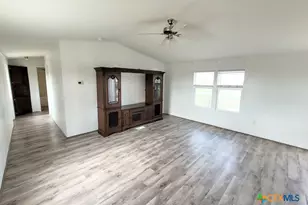 2072 County Rd 421, Stockdale, TX 78160 - Photo 10